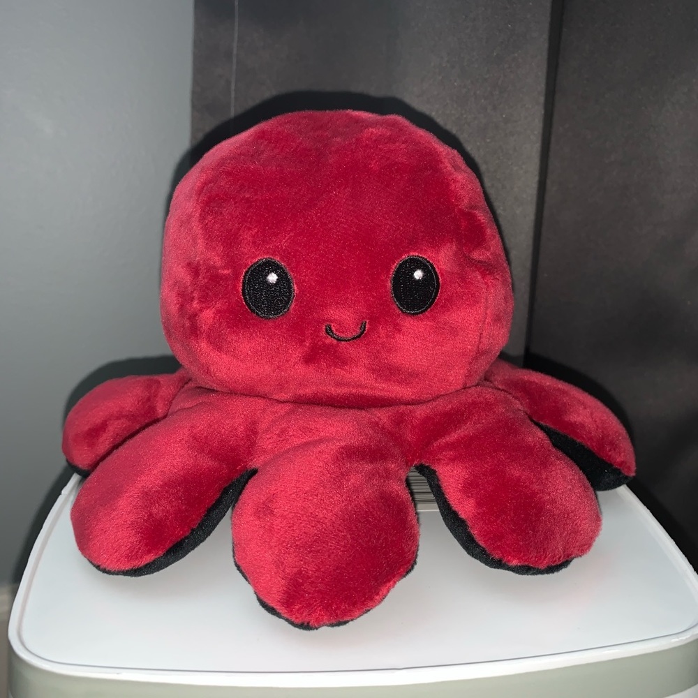 Octopus reversible plushy